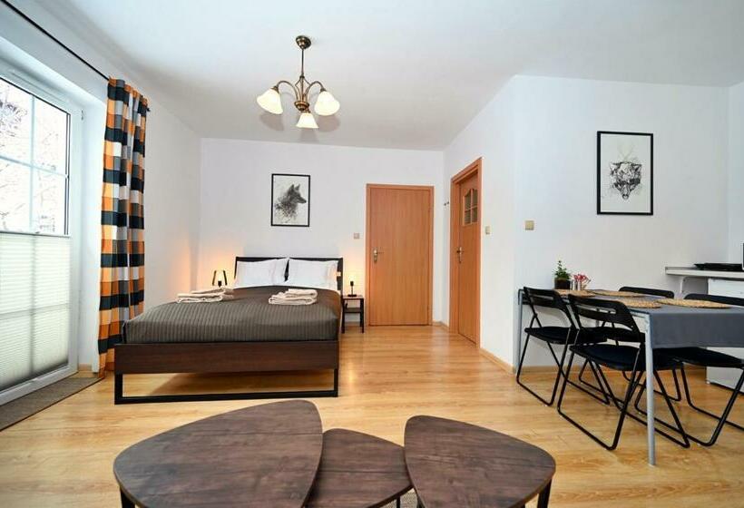 استودیو خانوادگی, Molonówka Guest House