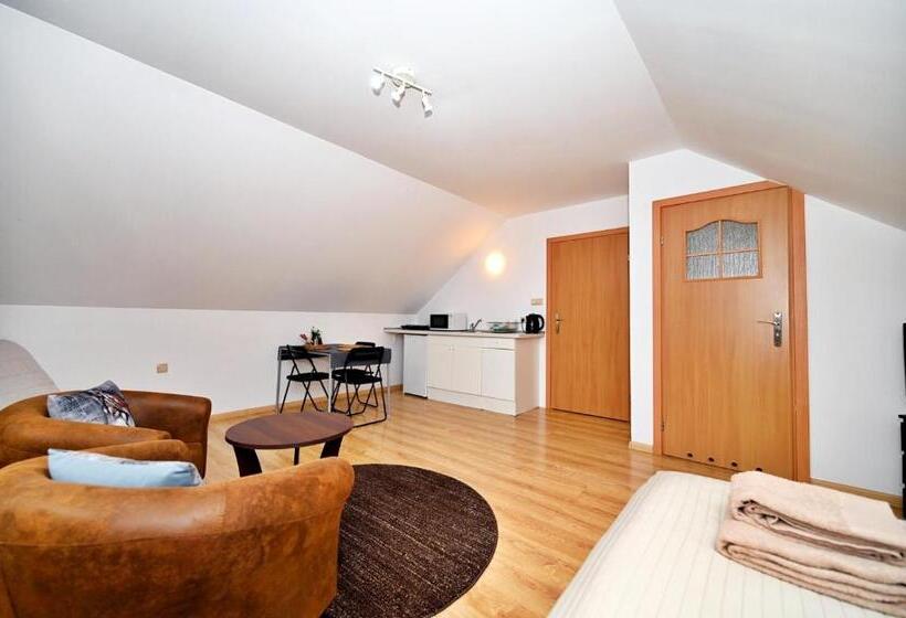 اتاق سوپریور سه تخته, Molonówka Guest House