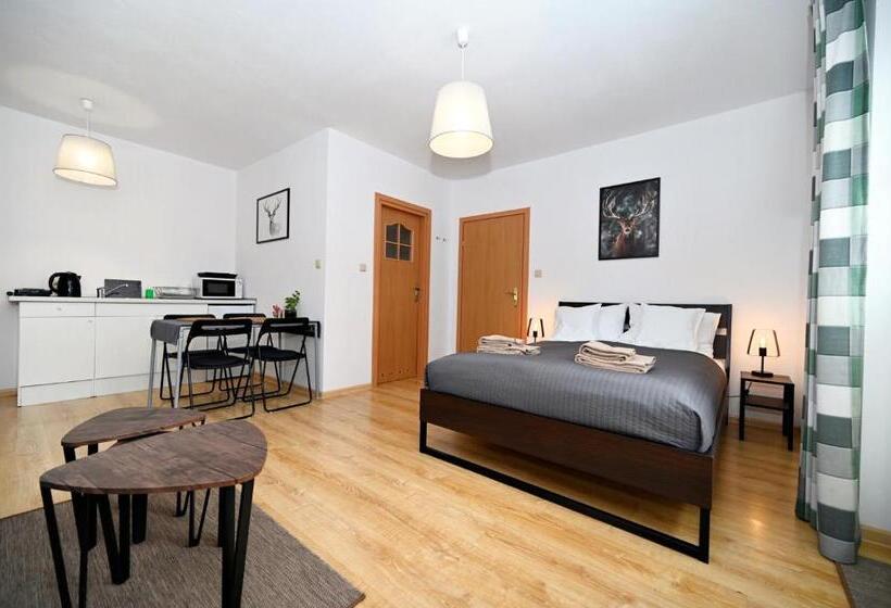 استودیو خانوادگی, Molonówka Guest House