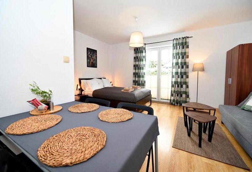 استودیو خانوادگی, Molonówka Guest House