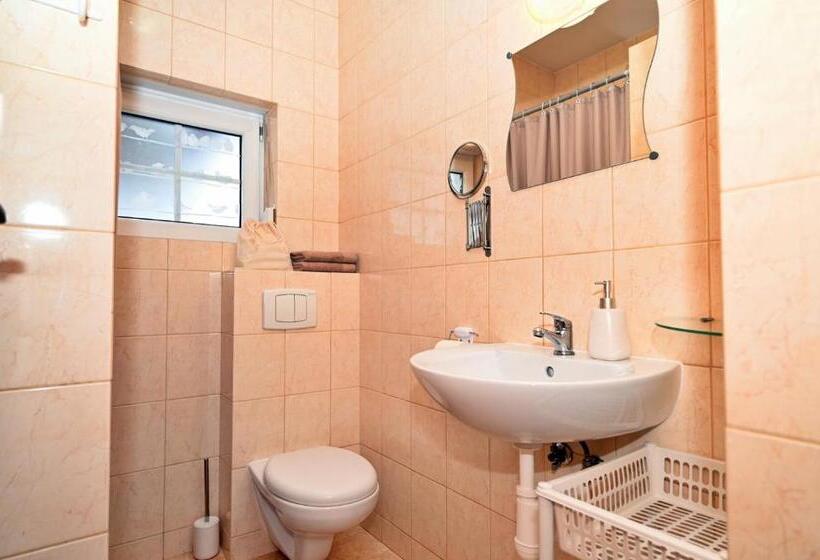 استودیو خانوادگی, Molonówka Guest House