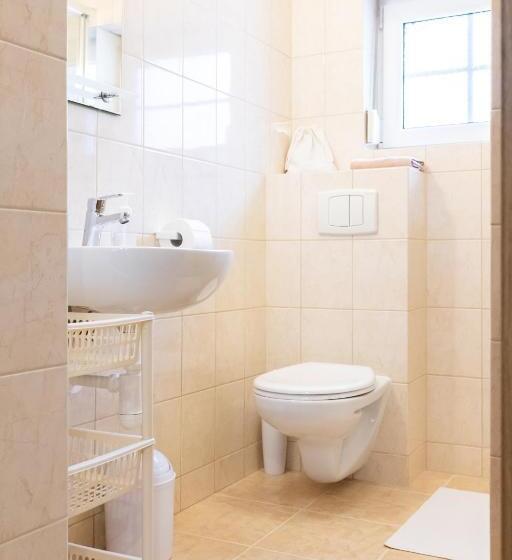 استودیو خانوادگی, Molonówka Guest House