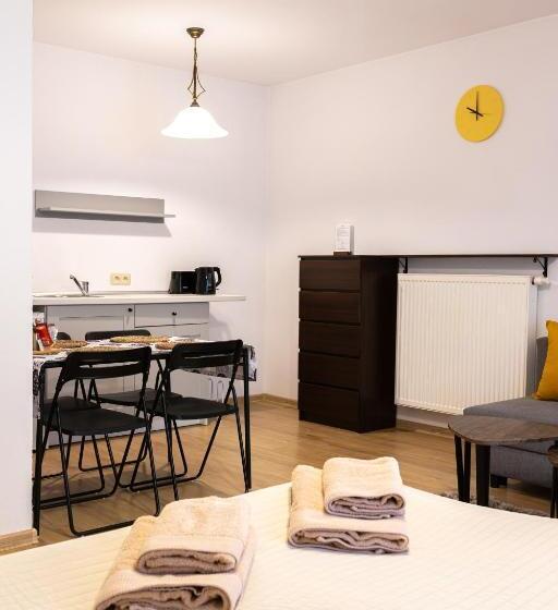 استودیو خانوادگی, Molonówka Guest House