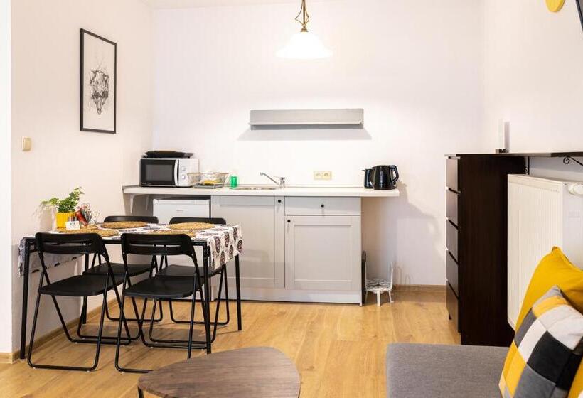 استودیو خانوادگی, Molonówka Guest House