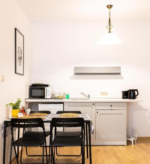 استودیو خانوادگی, Molonówka Guest House