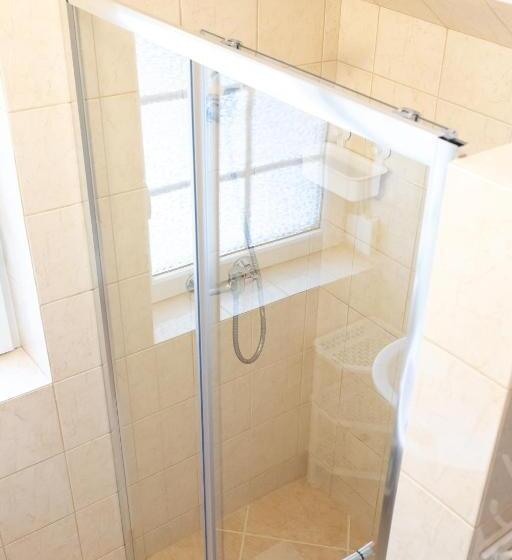 اتاق سوپریور سه تخته, Molonówka Guest House