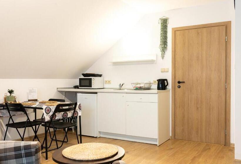 اتاق سوپریور سه تخته, Molonówka Guest House