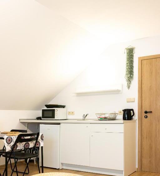 اتاق سوپریور سه تخته, Molonówka Guest House