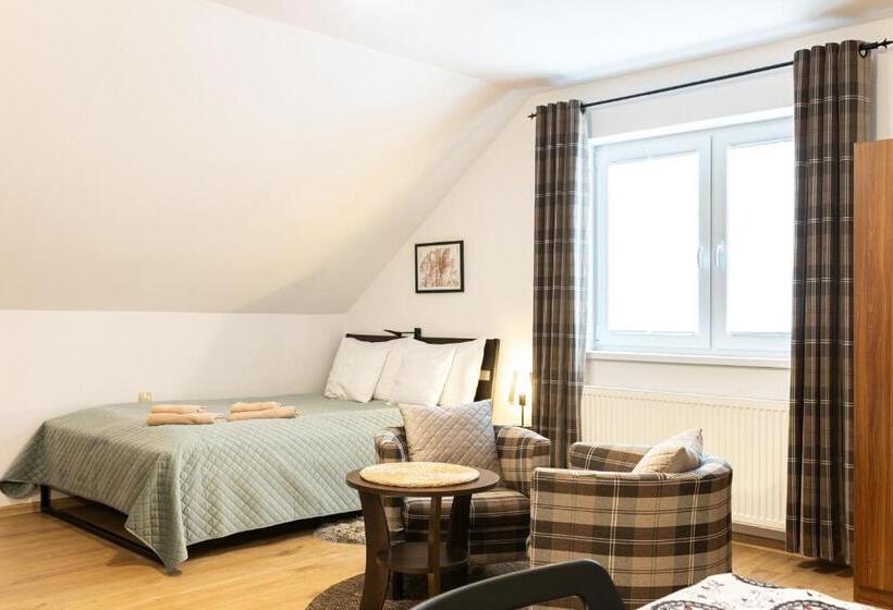 اتاق سوپریور سه تخته, Molonówka Guest House