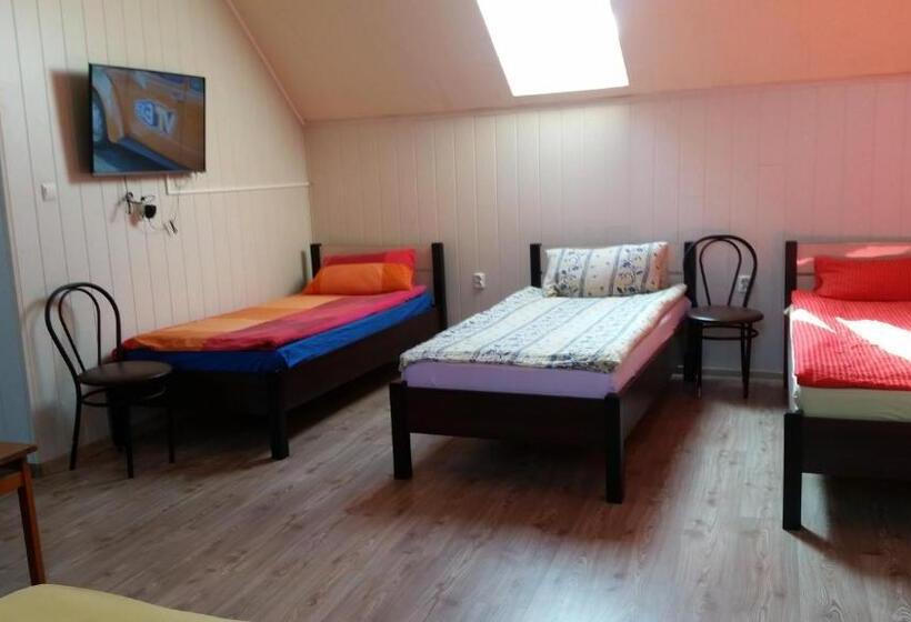 חדר סטנדרט לשלושה עם חדר אמבטיה משוף, Pokoje Gościnne U Karola Pracownicze