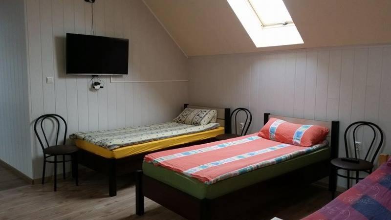 חדר סטנדרט לשלושה עם חדר אמבטיה משוף, Pokoje Gościnne U Karola Pracownicze