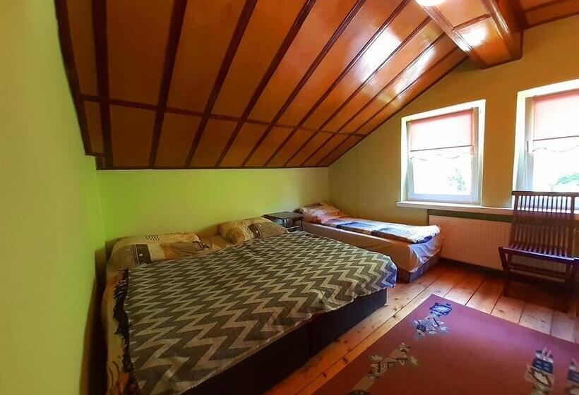 스탠다드 스튜디오, Pensjonat Osemka