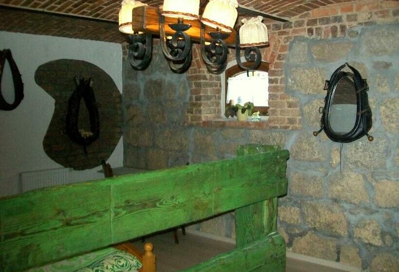 חדר סטנדרט לשלושה, Stara Kuźnia