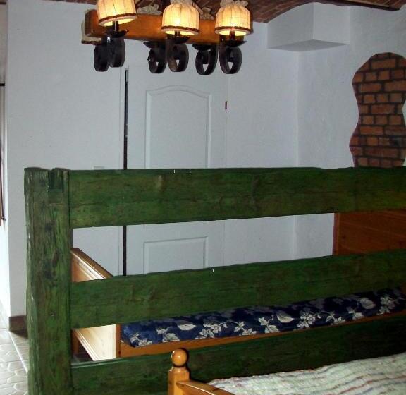 חדר סטנדרט לשלושה, Stara Kuźnia