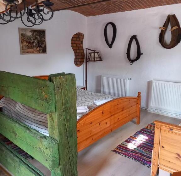 חדר סטנדרט לשלושה, Stara Kuźnia