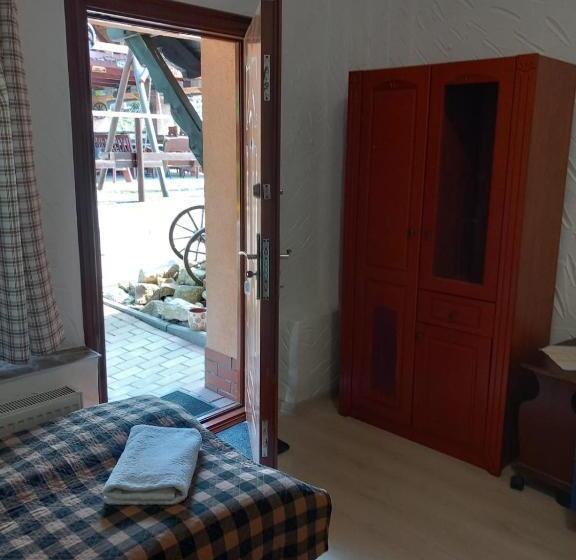 חדר סטנדרט לשלושה, Stara Kuźnia