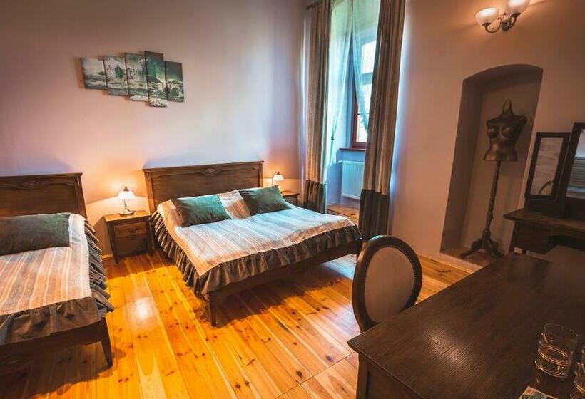 标准三人间, Zamek Dobroszyce