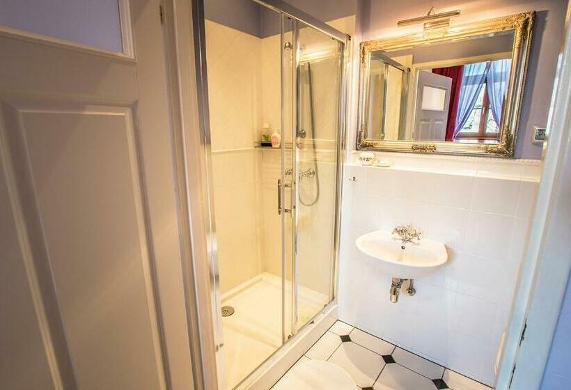 标准间, Zamek Dobroszyce