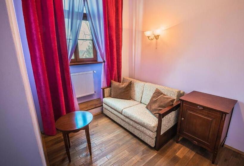 标准间, Zamek Dobroszyce