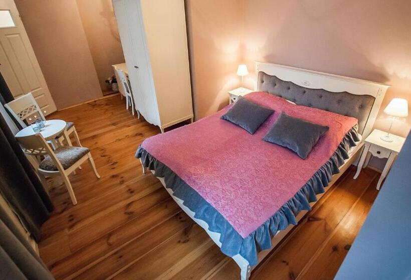 标准间, Zamek Dobroszyce