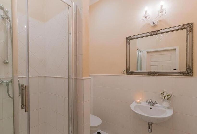 标准工作室, Zamek Dobroszyce