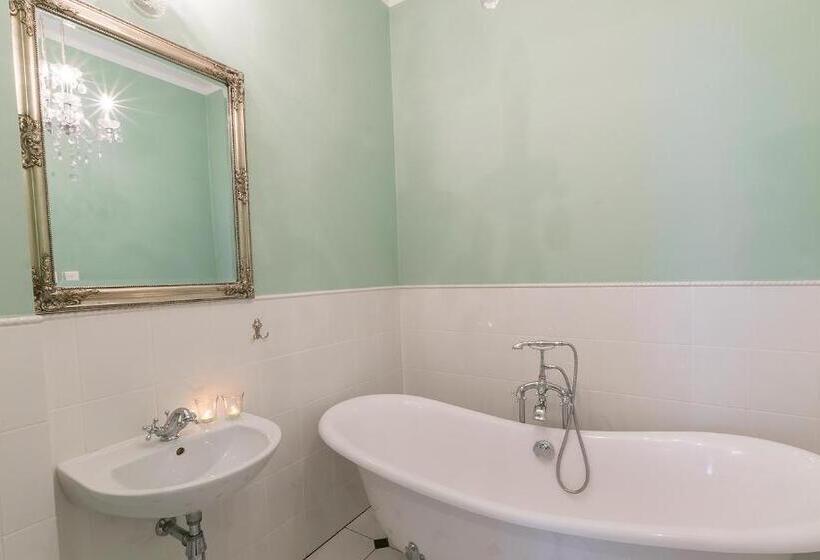 豪华工作室, Zamek Dobroszyce