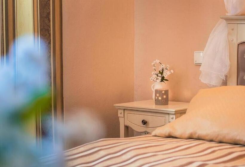 标准间, Zamek Dobroszyce