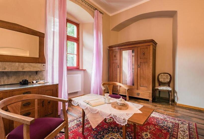 标准工作室, Zamek Dobroszyce