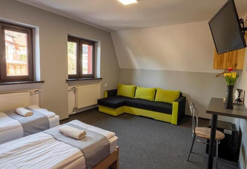 חדר סטנדרט לארבעה, Ada