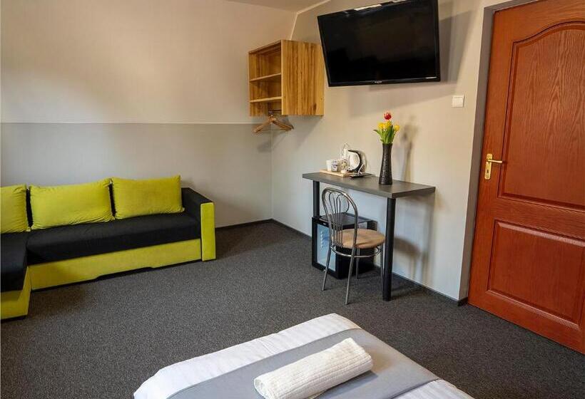 חדר סטנדרט לארבעה, Ada