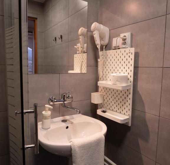 חדר אקונומי, Ada