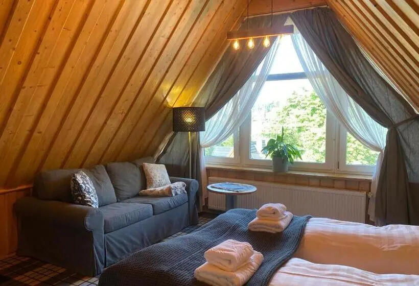 1ベッドルームペントハウスアパート, Apartamenty Miluchna