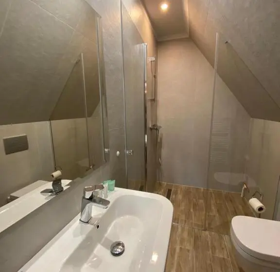 1ベッドルームペントハウスアパート, Apartamenty Miluchna
