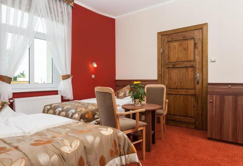 חדר סטנדרט לארבעה, Dw California