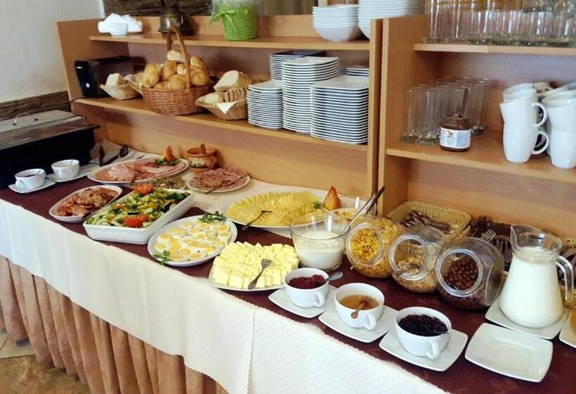 带阳台的三人标准间, Rezydencja 5 Dębów