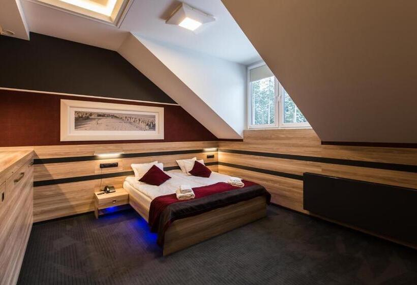 高级三人间, Villa Winterpol