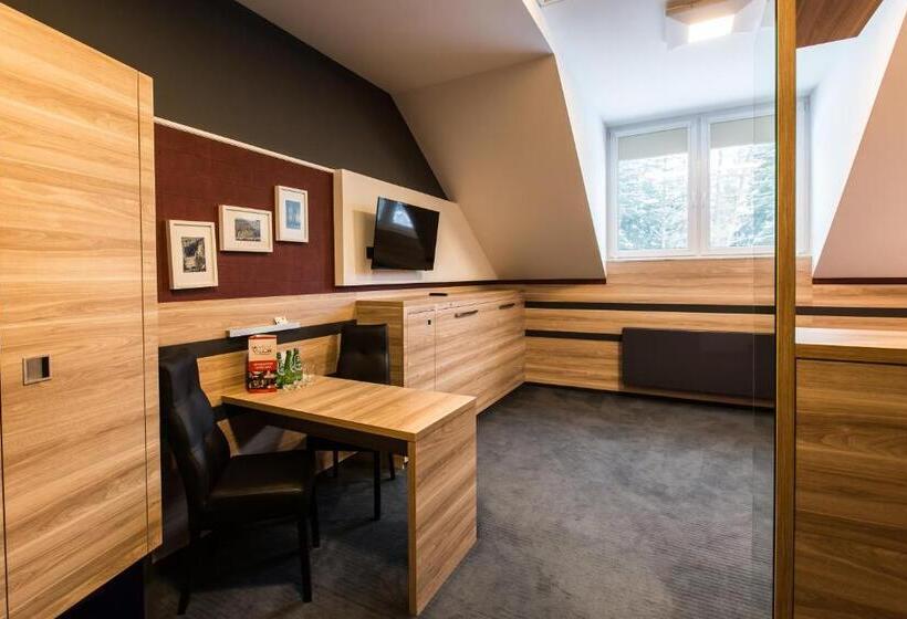 高级三人间, Villa Winterpol