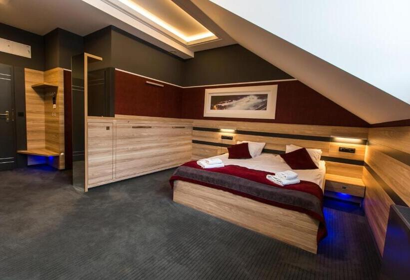 高级三人间, Villa Winterpol