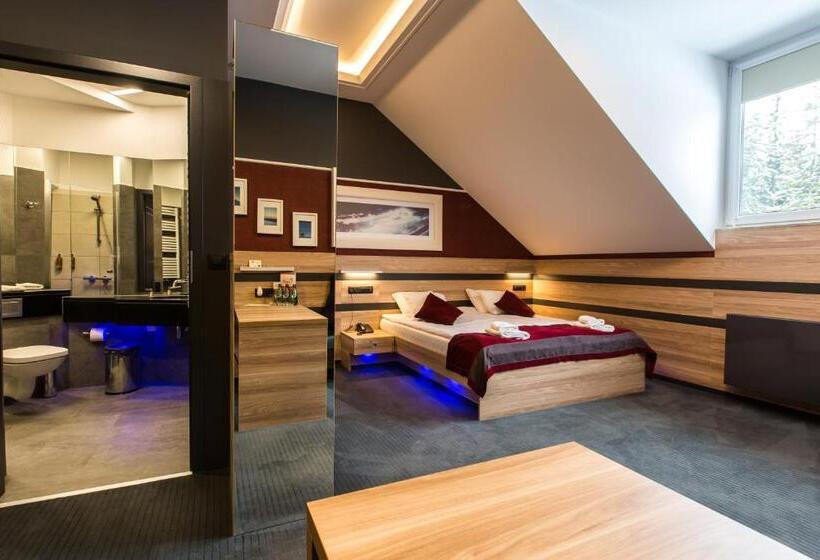 高级三人间, Villa Winterpol