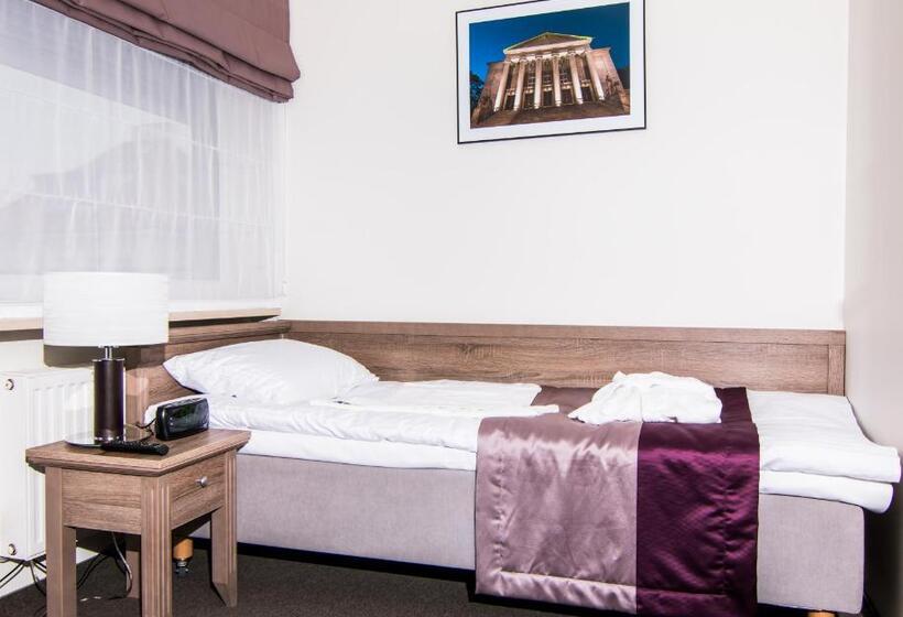 豪华单人间, Willa Medica