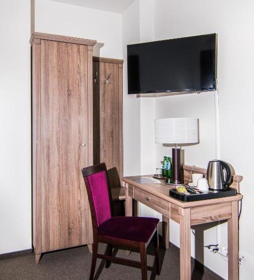 豪华单人间, Willa Medica