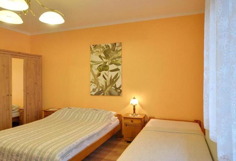 اتاق استاندارد سه تخته با بالکن, Willa Pod Czantorią Spa Ustroń