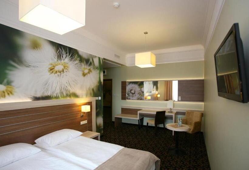 Номер Deluxe, Delfina