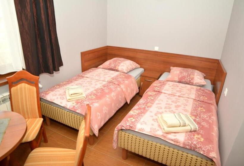 חדר סטנדרט לארבעה, Heaven