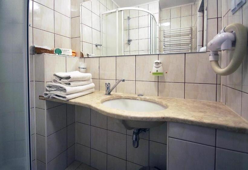 חדר דלוקס, Kamena