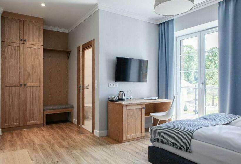 Номер Стандарт, Leśny Dwór