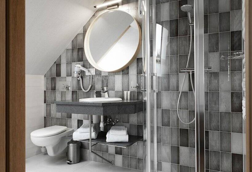 Номер Стандарт, Leśny Dwór