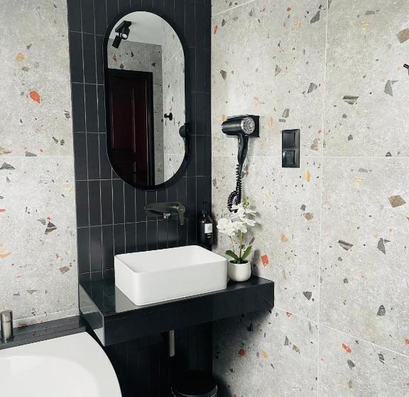 شقة غرفة واحدة, Millennium