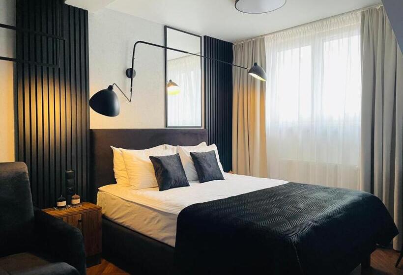 شقة غرفة واحدة, Millennium