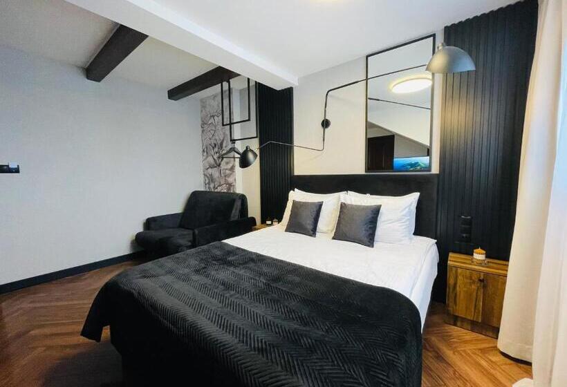 شقة غرفة واحدة, Millennium